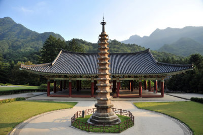 Manse Pavilion with the 13-story Sokka Pagoda, Pohyon Temple