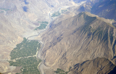 Gilgit River valley southeast of Gilgit - Oshkhan Das, Jalal Abad, Chamugar