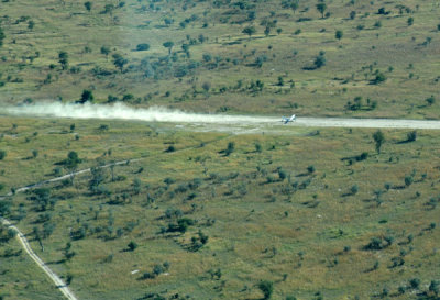 V5-JOG kicking up a plume of dust departing Lianshulu