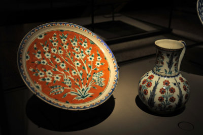 Dish and jug, Iznik, 1560-1565