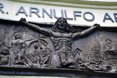 Arnulfo Arias Monument - muscular native man free of bonds