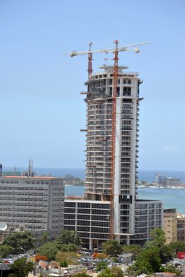 Torre Ambiente under construction, Luanda, 2010