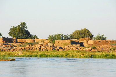 There is an interesting little village on an island in the Niger River across from Ayorou
