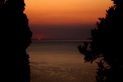 Et le feu s'teignit sur la mer