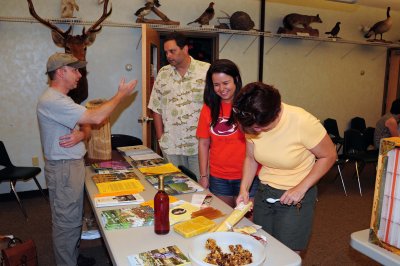 Steve Finke talks to interested visitors