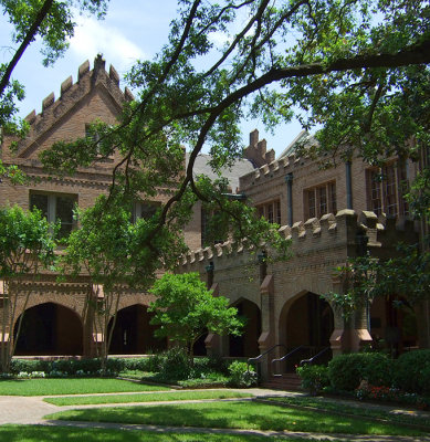 Christ Church Cathedral courtyard