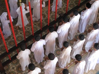 Cao Dai worshippers