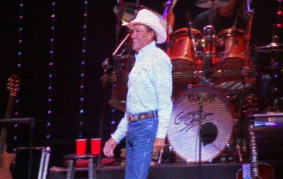 George Strait takes it all in