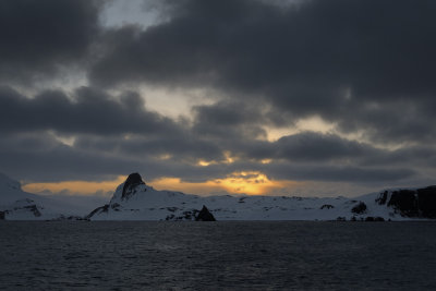 Antarctica 0015 Aitcho Island.jpg