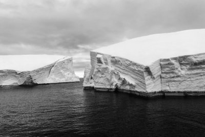 Antarctica 0096 Icebergs.jpg