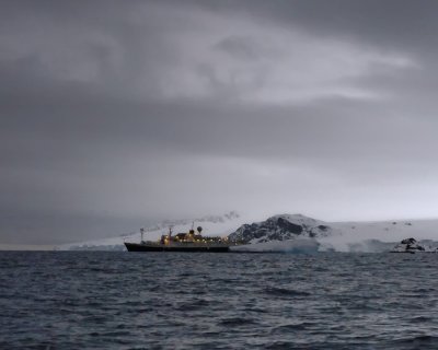 Antarctica 0102 Late Zodiac Cruise.jpg