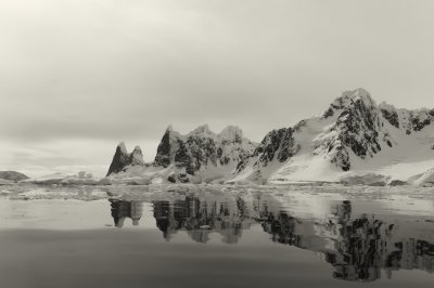 Antarctica 0164 Lemaire Channel.jpg