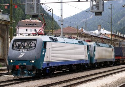 two Brenner-electrics E412 ready with intermodal for Verona Nord