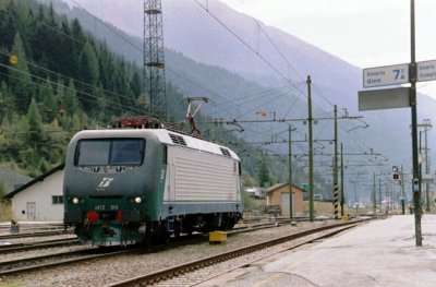 FS E412 coupling to its train