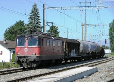 Re4/4 II-powered freight train