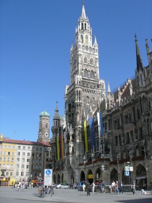 Marienplatz, city hall and Frauenkirche