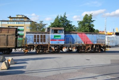 SJ switcher shunting automobile boxcars