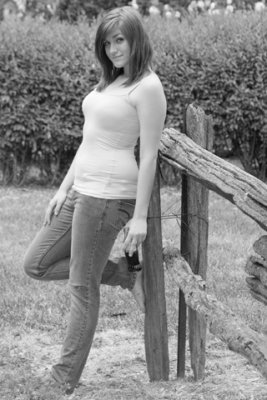 Jessica-D090602-060-www-BW.jpg