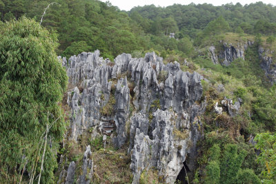 Sagada Hanging Coffins.jpg