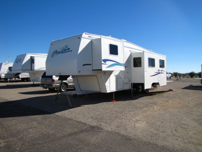 New home - 30 ft 5th wheel with 2 slides.JPG