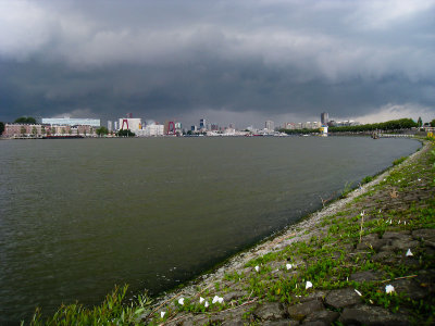 Rotterdam - dark sky