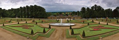 Bowes-museum-front-gardens-p10.jpg