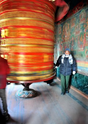 The prayer wheel can reach high revolutions with people's devotional push