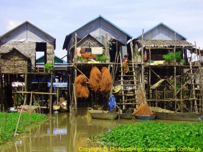 Floating village , Tonle Sap lake , Cambodia , 2007