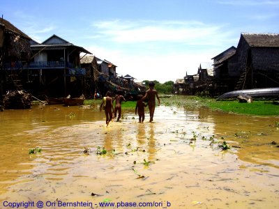Floating village , Tonle Sap lake , Cambodia , 2007