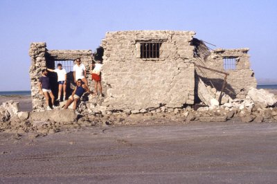 Old building Masirah 1984.JPG