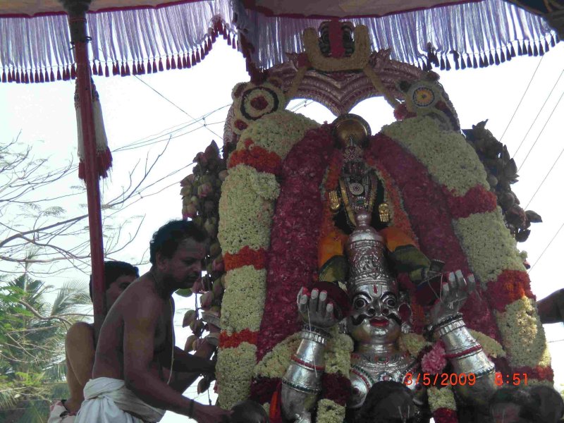 Uthiramerur Sundaravaradaraja Perumal Garuda Sevai- 3rd May,2009 007.jpg