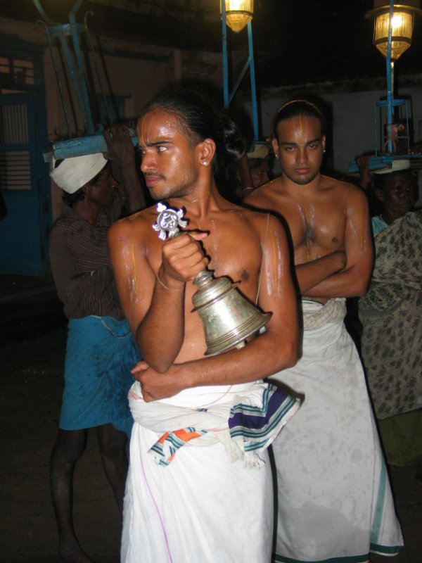 Ganta nadam during Swami Desikan Purappadu.JPG