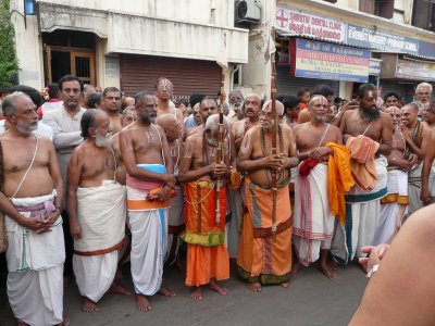 HH Thirukurungudi and Vanamamalai Jeeyar swamy in the Mangalasasana gosthi1.jpg