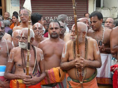 HH Thirukurungudi and Vanamamalai Jeeyar swamy in the Mangalasasana gosthi2.jpg