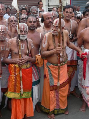 HH Thirukurungudi and Vanamamalai Jeeyar swamy in the Mangalasasana gosthi3.jpg