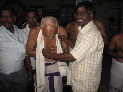 19-Dr vu vE malliyam Rangachari swami honoured.jpg