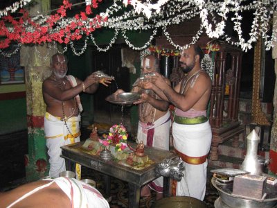 Varthamana Swami during Sahasradarai Thirumanjanam.jpg