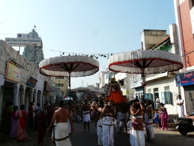 The Grand Sattrumarai MM Purappadu with Parthasarathi with 8 Kodais.jpg