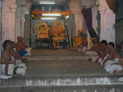 Emperuman enjoys divyaprabandam with Alwar, Acharyan and Thayar.jpg