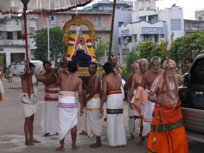 HH Sri Vanamamalai kaliyan ramanuja Jeeyar swamy after doing mangalasasanams to bhoodhathAzhvar.jpg