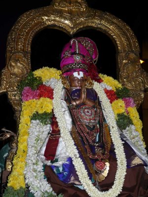 Thiruvallikeni - peyazhwar during sattrumarai purappadu2.jpg