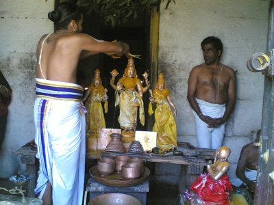 SrI Varadaraja perumal-thirumanjanam.jpg