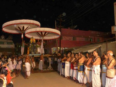 Sri perumbuthur-Guru Pushyam - emberumanar purappadu - divyaprabanda goshti.jpg