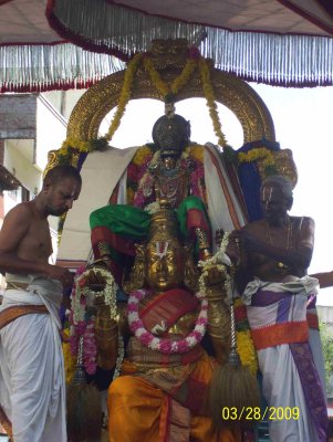 Thiruvallikeni Sri Ramar_periya Thiruvadi.jpg