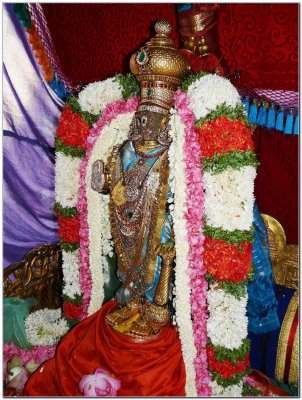 TheerthavAri day -pArthasarathi after pOrvai kalayal.jpg