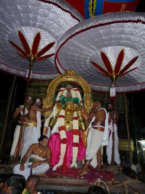 kAnthagu thol annal on Hanumantha vahanam.JPG