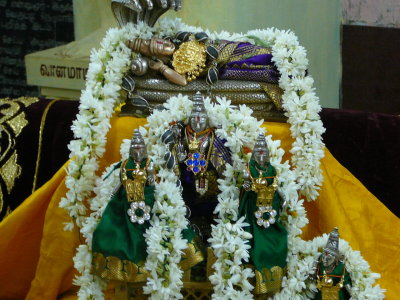 Periya perumal and Namperumal in Maamunigal Sannidhi.JPG