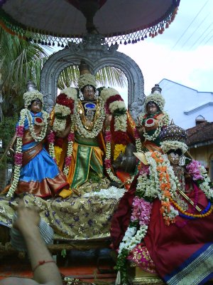 Gopalan and Aalvandar during purappadu.JPG