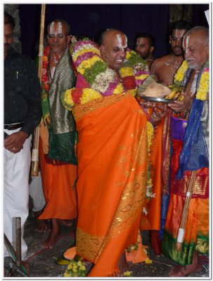 Thiruvenkatamudaiyan prasadam to Sri Dr.MAV swamy.jpg