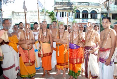 03_All Jeeyars Enter Parthasarathy Sannidhi.JPG